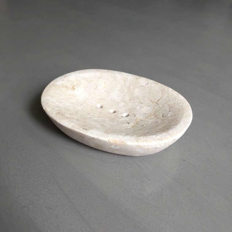 soikeakermanvärinen marmori